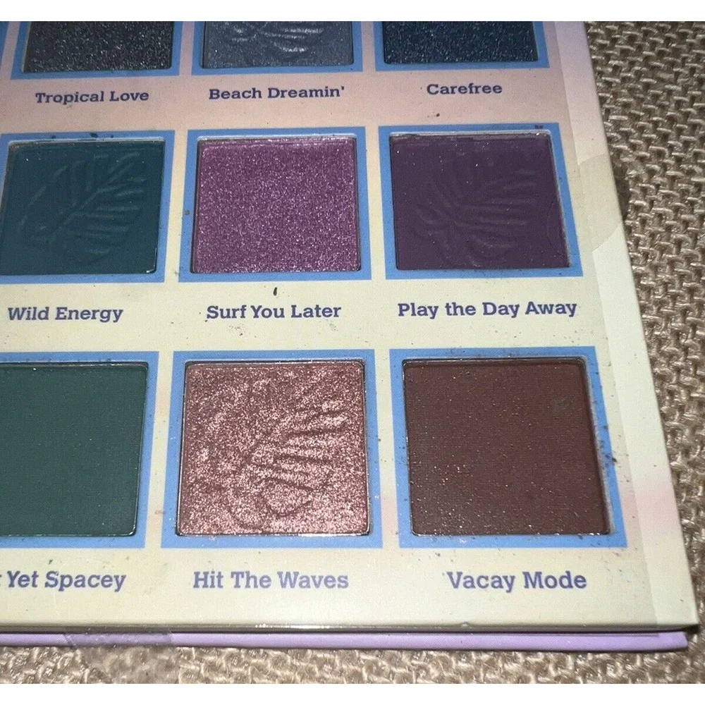 Disney's Stitch 12 Eyeshadow Palette - Lilo & Stitch